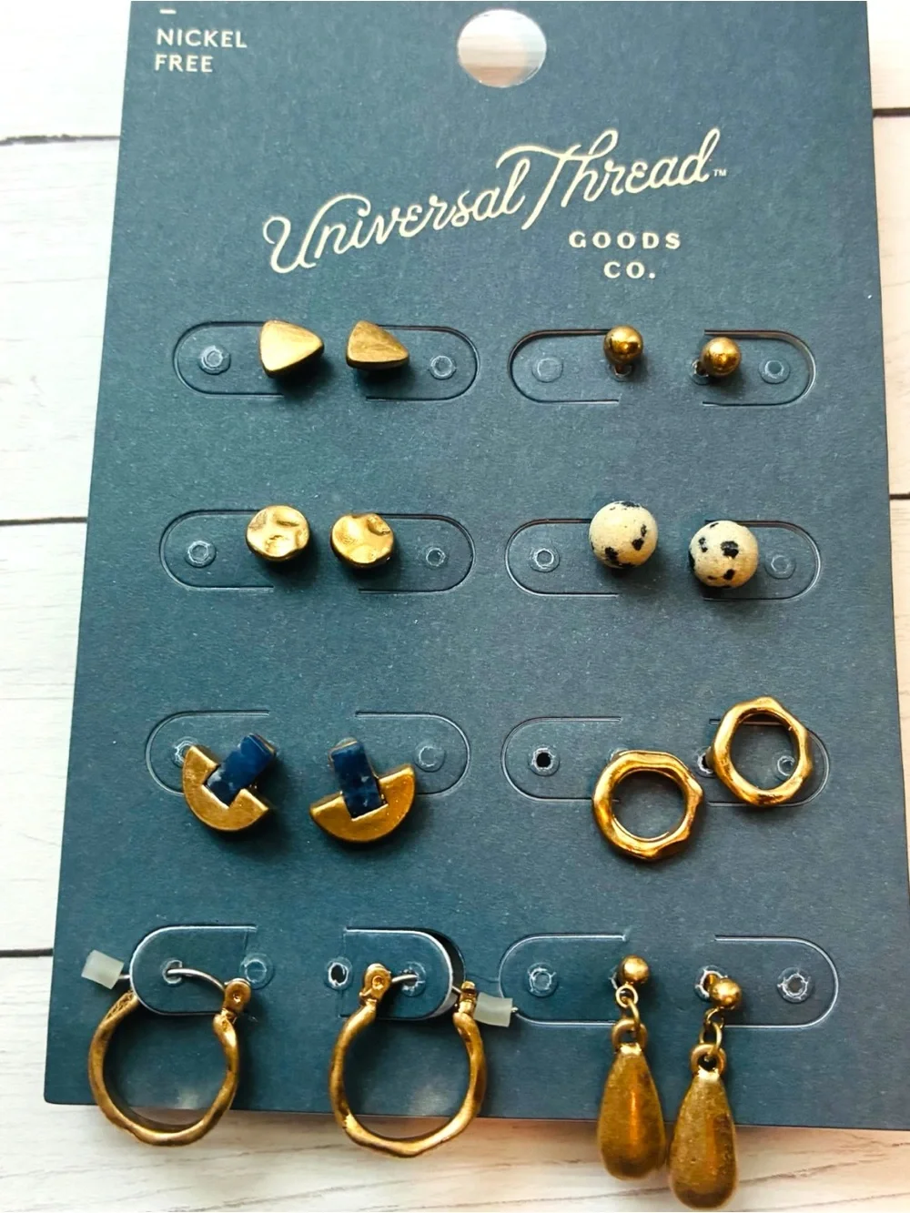 NEW NWT Universal Thread Matte Gold Chain Necklace and Stud Earring Set $30